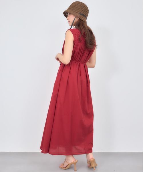 COHINA(コヒナ)の「【Made in India】スモッキングデザインワンピース 【低身長・小柄女性】(ワンピース・レディース・ホワイト/ブラック/レッド・SHORT/REGULAR)」の14枚目の写真