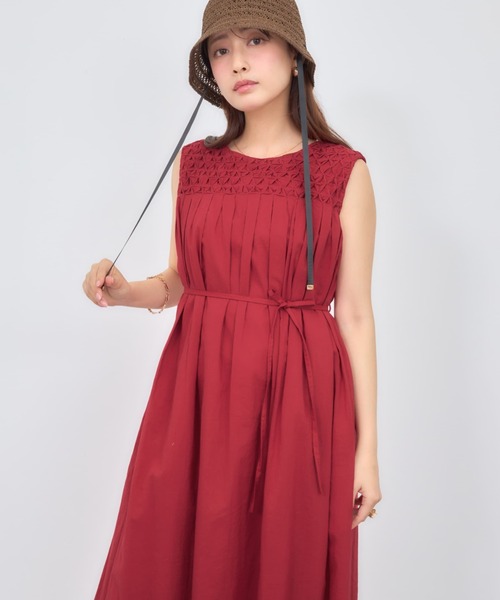 COHINA(コヒナ)の「【Made in India】スモッキングデザインワンピース 【低身長・小柄女性】(ワンピース・レディース・ホワイト/ブラック/レッド・SHORT/REGULAR)」の9枚目の写真