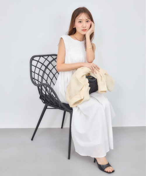 COHINA(コヒナ)の「【Made in India】スモッキングデザインワンピース 【低身長・小柄女性】(ワンピース・レディース・ホワイト/ブラック/レッド・SHORT/REGULAR)」の18枚目の写真