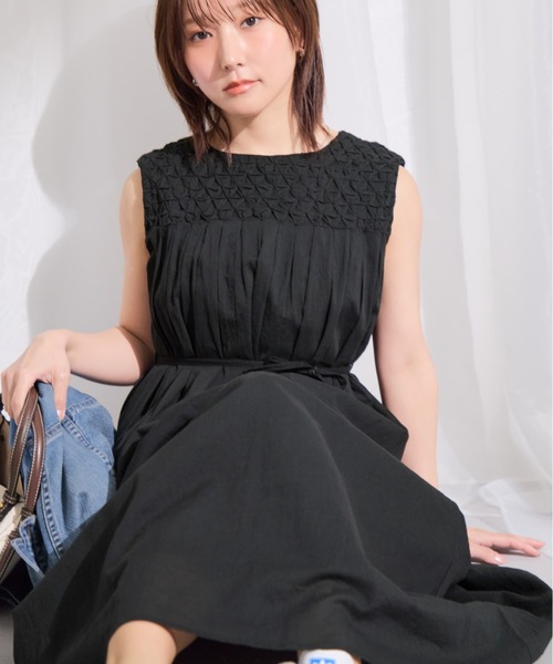 COHINA(コヒナ)の「【Made in India】スモッキングデザインワンピース 【低身長・小柄女性】(ワンピース・レディース・ホワイト/ブラック/レッド・SHORT/REGULAR)」の8枚目の写真