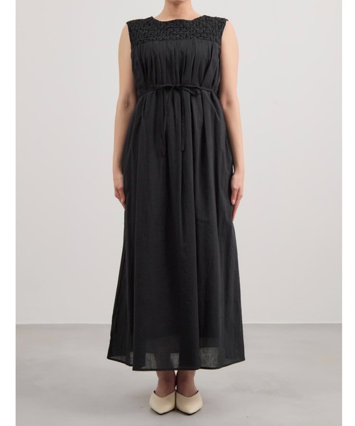 COHINA(コヒナ)の「【Made in India】スモッキングデザインワンピース 【低身長・小柄女性】(ワンピース・レディース・ホワイト/ブラック/レッド・SHORT/REGULAR)」の21枚目の写真