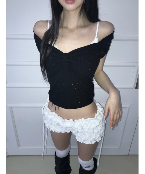 THEAIRTOWN(ジエアタウン)の「pearl ribbon top(Tシャツ/カットソー・レディース・ベージュ/ホワイト/ピンク/ブラック・FREE)」の1枚目の写真