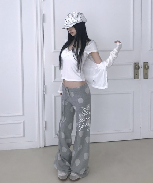 THEAIRTOWN(ジエアタウン)の「pearl ribbon top(Tシャツ/カットソー・レディース・ベージュ/ホワイト/ピンク/ブラック・FREE)」の6枚目の写真