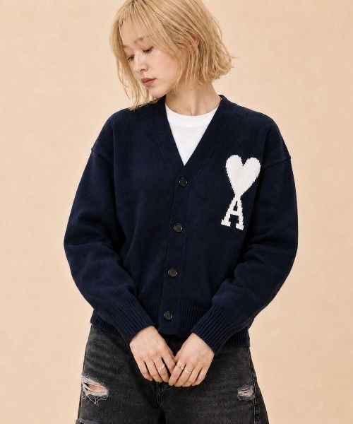 AMI Alexandre Mattiussi(アミアレクサンドルマテュッシ)の「AMI PARIS / AMI BIG HEART LOGO CADIGAN / AMI Paris.01(カーディガン/ボレロ・メンズ・ネイビー/パープル/ホワイト/グレー・LARGE/MEDIUM/SMALL)」の11枚目の写真
