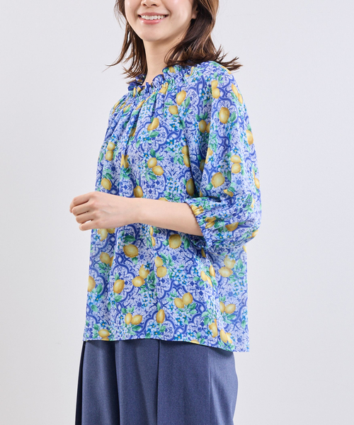 NARACAMICIE（ナラカミーチェ）の「【NARACAMICIE】レモン柄七分袖プルオーバー（シャツ/ブラウス・レディース・ネイビー/ブルー・M/L）」の3枚目の写真