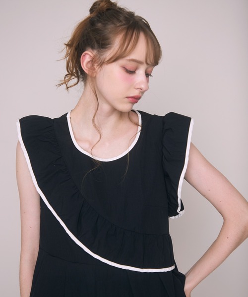 Noelie(ノエリー)の「フリルラインカットソー(Tシャツ/カットソー・レディース・ブラック/ホワイト・FREE)」の11枚目の写真