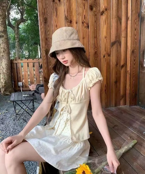 almo(アルモ)の「【LAMPOON】小花柄レイヤードトップス(その他トップス・レディース・ホワイト/ベージュ・MEDIUM/SMALL/LARGE)」の4枚目の写真