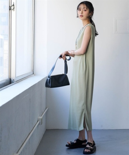 nissen(ニッセン)の「綿100%ドライタッチワッフルノースリーブロング丈ワンピース(UVカット・吸汗速乾)(ワンピース・レディース・ブラック/ライトカーキ/ナチュラル/チャコールグレー・LL/L/M/S/3L)」の5枚目の写真