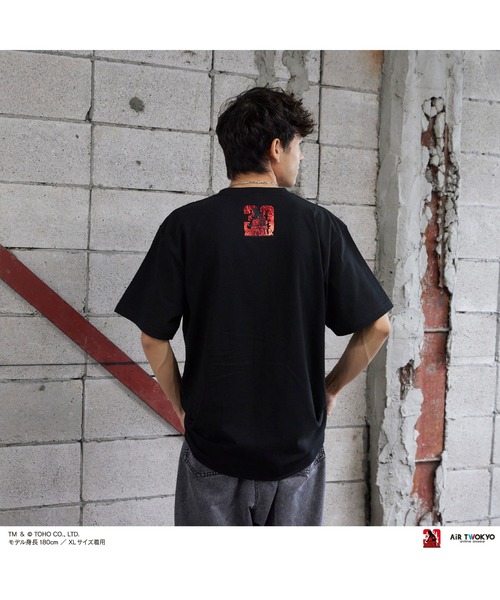 AIR TWOKYO(エアトゥーキョー)の「『ゴジラVSデストロイア』30周年 シーンイラストTシャツ 4(ゴジラJr.)(Tシャツ/カットソー・メンズ・ホワイト/ブラック・MEDIUM/XX-LARGE/X-LARGE/LARGE/SMALL)」の3枚目の写真