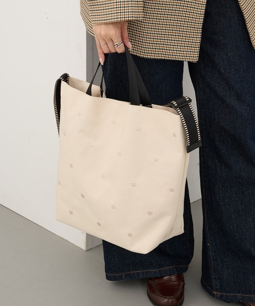 cache cache(カシュ カシュ)の「【cache cache】ドット刺繍ナイロン2wayトートバッグ(トートバッグ・レディース・ブラック/アイボリー/ベージュ/ライトグレー/ダークグレー/ブラウン・FREE)」の2枚目の写真