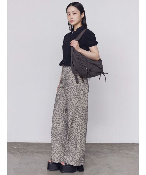 EMODA（エモダ）の「ルーズワイドツイルパンツ（その他パンツ・レディース・グレー/ベージュ/ピンク・SMALL/MEDIUM）」の6枚目の写真