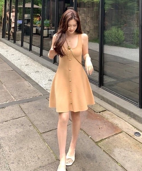 Alvia（アルビア）の「ニットキャミワンピース（ワンピース・レディース・ベージュ/ブラック・M）」の12枚目の写真
