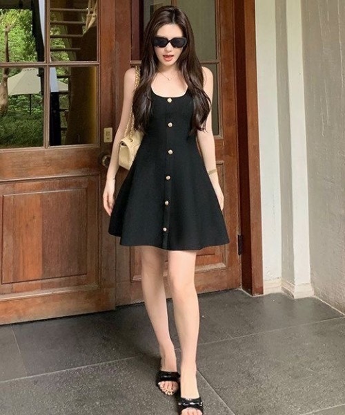 Alvia（アルビア）の「ニットキャミワンピース（ワンピース・レディース・ベージュ/ブラック・M）」の20枚目の写真