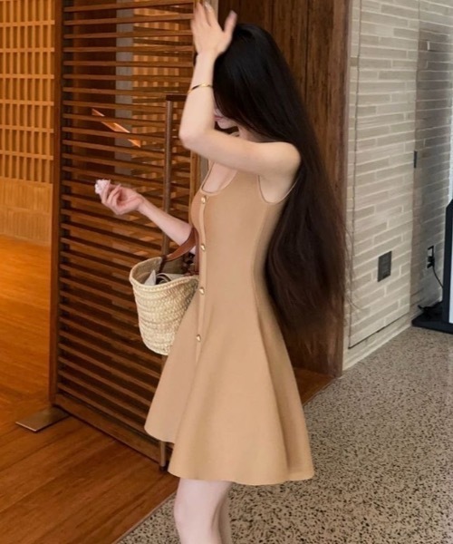 Alvia（アルビア）の「ニットキャミワンピース（ワンピース・レディース・ベージュ/ブラック・M）」の8枚目の写真