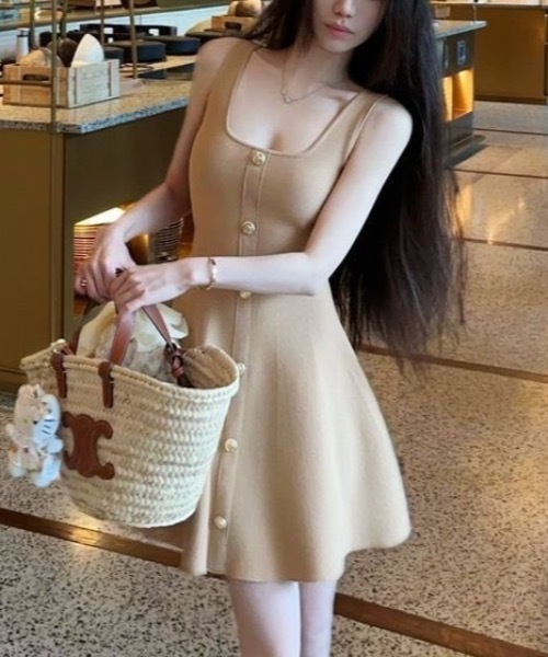 Alvia（アルビア）の「ニットキャミワンピース（ワンピース・レディース・ベージュ/ブラック・M）」の7枚目の写真