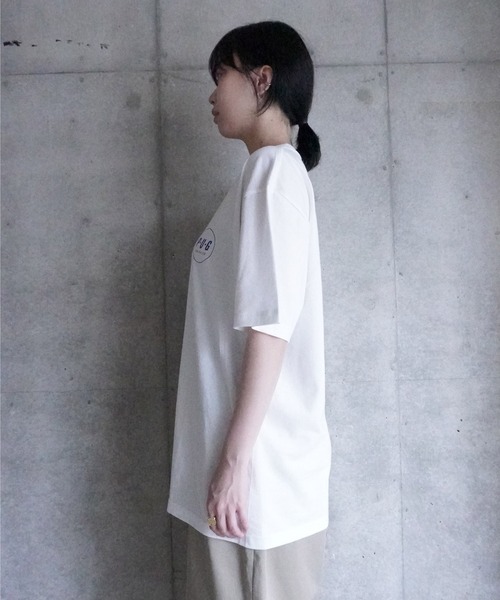 AKISHIKA design(アキシカデザイン)の「P.U.G's LIFE T-SHIRTS(Tシャツ/カットソー・メンズ・White・M/XL/L)」の4枚目の写真