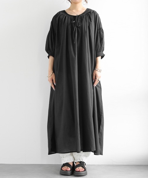 and it_(アンドイット)の「キャンブリック2way七分袖ギャザーワンピース(ワンピース・レディース・ブラック・M-L)」の13枚目の写真