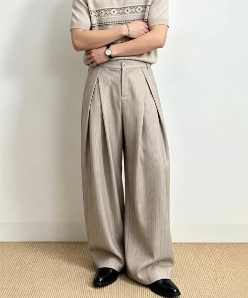 FreeZone(フリーゾーン)の「ピンストライプタックワイドパンツ(スラックス・メンズ・ベージュ・L/M/S)」の4枚目の写真
