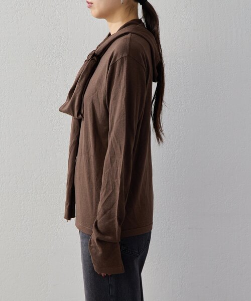 UNFORM（アンフォーム）の「【2026AW Debut】【UNFORM】カシミヤ混フーディボウタイニット（ニット/セーター・レディース・ブラック/チャコールグレー/ブラウン・FREE）」の6枚目の写真