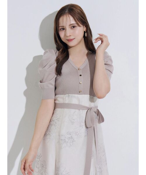 MERCURYDUO(マーキュリーデュオ)の「花柄パワショルニットドッキングワンピース(ワンピース・レディース・ベージュ/チャコールグレー・SMALL/MEDIUM)」の8枚目の写真