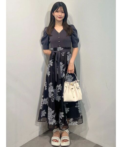 MERCURYDUO(マーキュリーデュオ)の「花柄パワショルニットドッキングワンピース(ワンピース・レディース・ベージュ/チャコールグレー・SMALL/MEDIUM)」の10枚目の写真