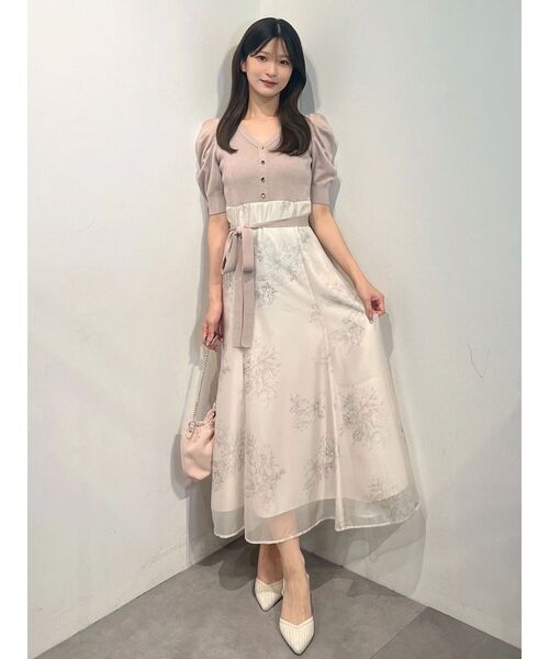 MERCURYDUO(マーキュリーデュオ)の「花柄パワショルニットドッキングワンピース(ワンピース・レディース・ベージュ/チャコールグレー・SMALL/MEDIUM)」の16枚目の写真