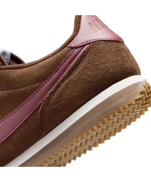 NIKE(ナイキ)の「NIKE Cortez(ナイキ コルテッツ)(スニーカー・レディース・ブラウン系/ホワイト系・23.5cm/24cm/24.5cm/25cm/23cm)」の18枚目の写真
