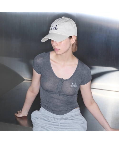 MUCENT(ムセント)の「ハリングシグネチャーロゴスナップボタンユニックロールクロップ半袖ティー(5色)(Tシャツ/カットソー・レディース・ブラック/チャコール/ホワイト/ベージュ/ライトグレー・FREE)」の4枚目の写真