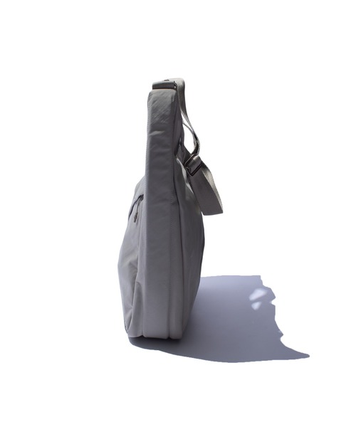F/CE. (エフシーイー)の「F/CE. TEXTURED TWILL SHOULDER TOTE / エフシーイー テクスチャード ツイル ショルダー トート(トートバッグ・メンズ・ベージュ/ブラック/チャコール・FREE)」の8枚目の写真