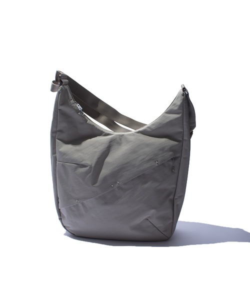 F/CE. (エフシーイー)の「F/CE. TEXTURED TWILL SHOULDER TOTE / エフシーイー テクスチャード ツイル ショルダー トート(トートバッグ・メンズ・ベージュ/ブラック/チャコール・FREE)」の7枚目の写真