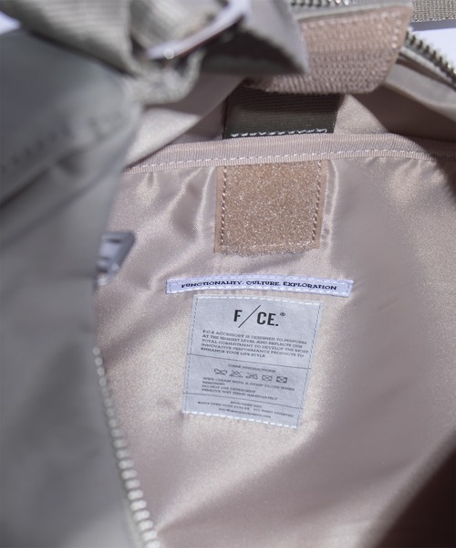 F/CE. (エフシーイー)の「F/CE. TEXTURED TWILL SHOULDER TOTE / エフシーイー テクスチャード ツイル ショルダー トート(トートバッグ・メンズ・ベージュ/ブラック/チャコール・FREE)」の11枚目の写真