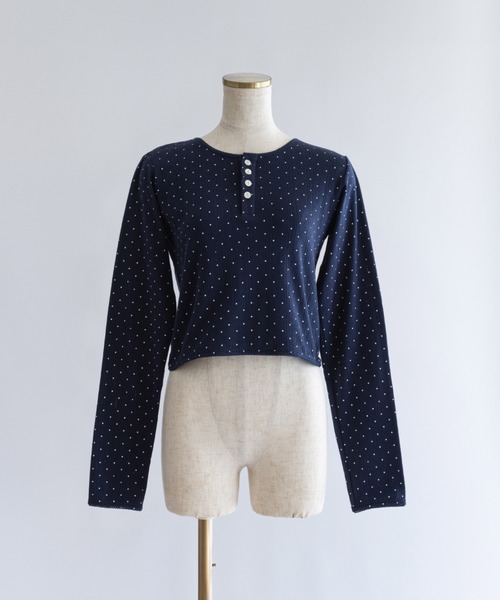 EN NEUME(エンノイム)の「Powder Dot Henley(Tシャツ/カットソー・レディース・ネイビー/イエロー/ブルー/オフホワイト・FREE)」の3枚目の写真