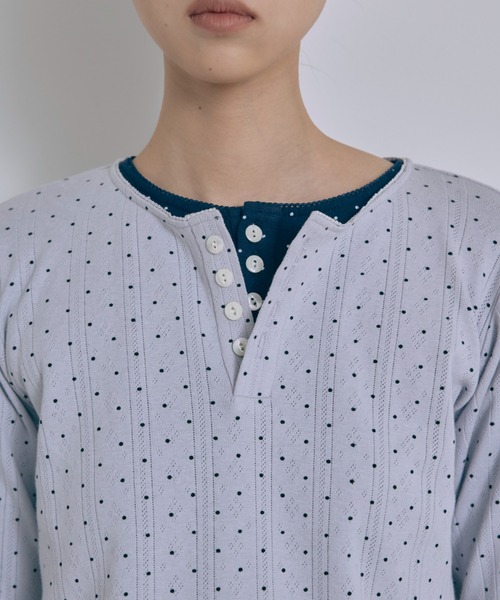 EN NEUME(エンノイム)の「Powder Dot Henley(Tシャツ/カットソー・レディース・ネイビー/イエロー/ブルー/オフホワイト・FREE)」の15枚目の写真