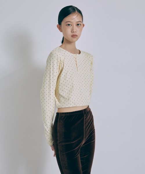 EN NEUME(エンノイム)の「Powder Dot Henley(Tシャツ/カットソー・レディース・ネイビー/イエロー/ブルー/オフホワイト・FREE)」の18枚目の写真
