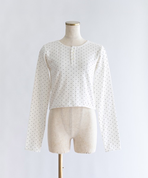 EN NEUME(エンノイム)の「Powder Dot Henley(Tシャツ/カットソー・レディース・ネイビー/イエロー/ブルー/オフホワイト・FREE)」の22枚目の写真