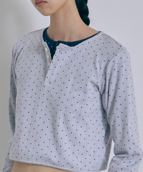 EN NEUME(エンノイム)の「Powder Dot Henley(Tシャツ/カットソー・レディース・ネイビー/イエロー/ブルー/オフホワイト・FREE)」の14枚目の写真