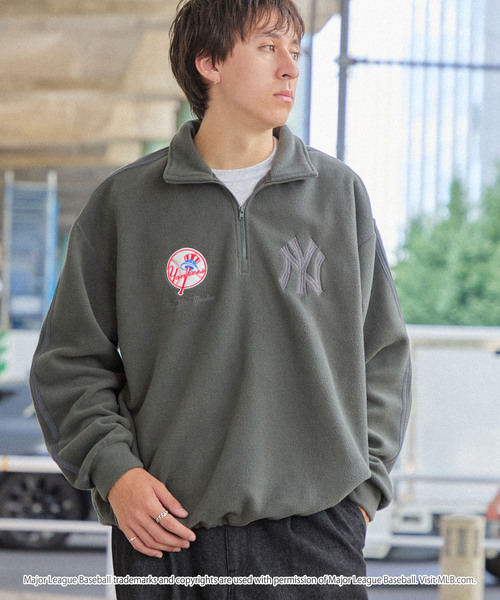MLB(メジャーリーグベースボール)の「MLB/メジャーリーグベースボール 別注 ロゴ刺繍 マイクロフリース ドローコード ハーフジッププルオーバー(スウェット・メンズ・グレー/オフホワイト/ダークネイビー/ブラック/ダークブラウン/オリーブ・S/M/L)」の22枚目の写真