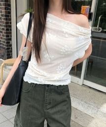 オフショルダー刺繍トップス
