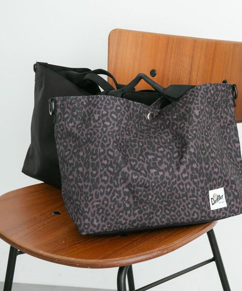 Drifter(ドリフター)の「DRIFTER CARRY ALL BAG(ショルダーバッグ・レディース・ブラック/モカ/アニマル/その他1・ONE)」の3枚目の写真