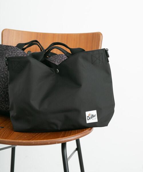 Drifter(ドリフター)の「DRIFTER CARRY ALL BAG(ショルダーバッグ・レディース・ブラック/モカ/アニマル/その他1・ONE)」の2枚目の写真