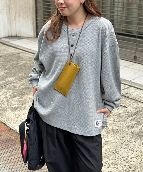 CPCM(シーピーシーエム)の「フラワー刺繍ワッフルヘンリー(Tシャツ/カットソー・メンズ・ネイビー/カーキ/グレー・MEDIUM/SMALL/LARGE)」の2枚目の写真