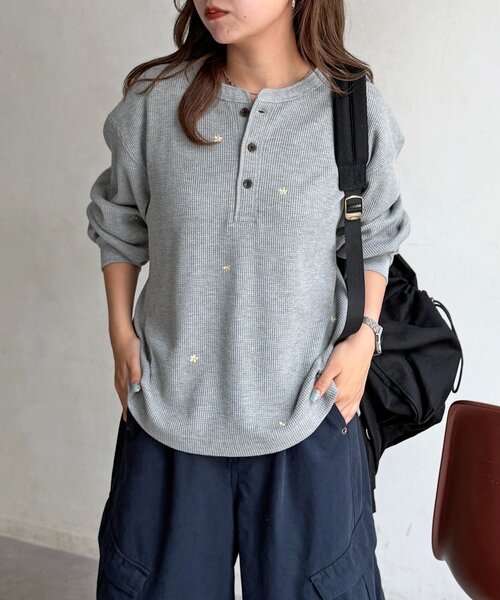 CPCM(シーピーシーエム)の「フラワー刺繍ワッフルヘンリー(Tシャツ/カットソー・メンズ・ネイビー/カーキ/グレー・MEDIUM/SMALL/LARGE)」の5枚目の写真