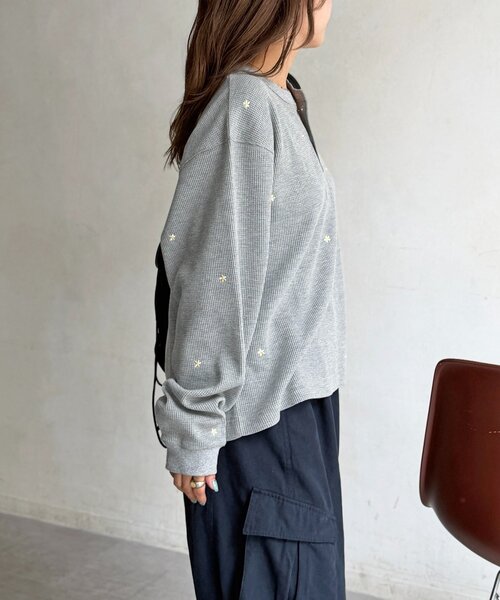 CPCM(シーピーシーエム)の「フラワー刺繍ワッフルヘンリー(Tシャツ/カットソー・メンズ・ネイビー/カーキ/グレー・MEDIUM/SMALL/LARGE)」の8枚目の写真