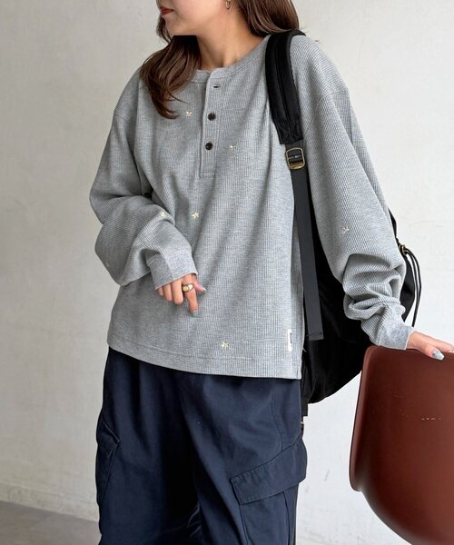 CPCM(シーピーシーエム)の「フラワー刺繍ワッフルヘンリー(Tシャツ/カットソー・メンズ・ネイビー/カーキ/グレー・MEDIUM/SMALL/LARGE)」の9枚目の写真