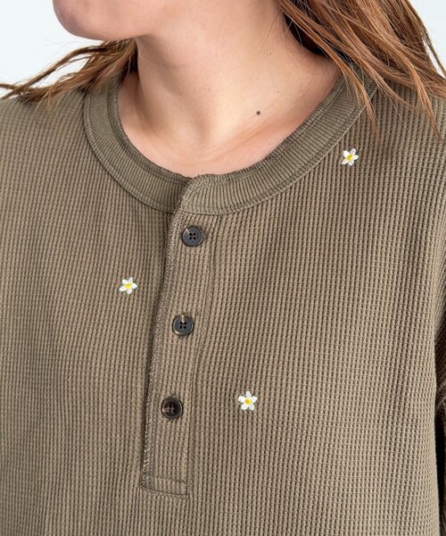 CPCM(シーピーシーエム)の「フラワー刺繍ワッフルヘンリー(Tシャツ/カットソー・メンズ・ネイビー/カーキ/グレー・MEDIUM/SMALL/LARGE)」の19枚目の写真