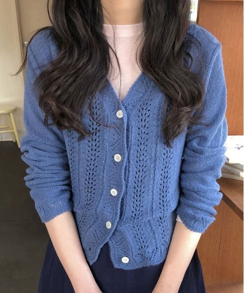 ＆soiree（アンドソワレ）の「透かし編みVネックニットカーディガン（カーディガン/ボレロ・レディース・パープル/ブルー/オフホワイト・FREE）」の7枚目の写真