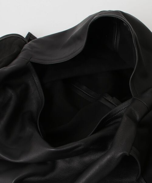 my beautiful landlet(マイビューティフルランドレット)の「【my beautiful landlet】CHROME FREE LAMB LEATHER TOTE BAG(ショルダーバッグ・メンズ・ホワイト/ブラック・FREE)」の5枚目の写真