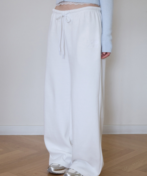 ROSEFRANTZ（ロゼフランツ）の「Rose Embroidery Wide Sweatpants [Ivory]（スウェットパンツ・レディース・アイボリー・SMALL/MEDIUM/X-SMALL）」の2枚目の写真