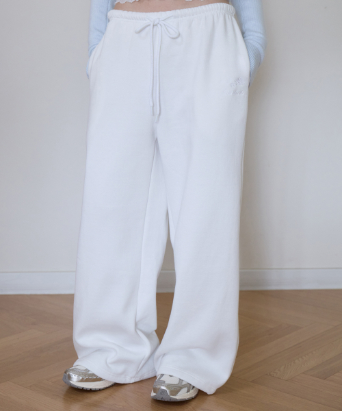 ROSEFRANTZ（ロゼフランツ）の「Rose Embroidery Wide Sweatpants [Ivory]（スウェットパンツ・レディース・アイボリー・SMALL/MEDIUM/X-SMALL）」の3枚目の写真