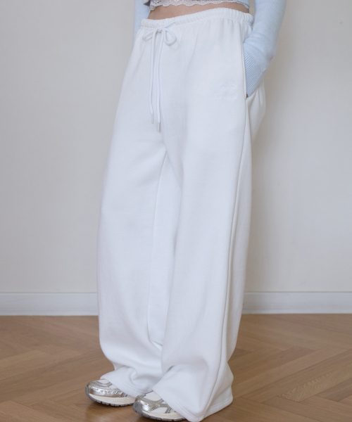 ROSEFRANTZ（ロゼフランツ）の「Rose Embroidery Wide Sweatpants [Ivory]（スウェットパンツ・レディース・アイボリー・SMALL/MEDIUM/X-SMALL）」の4枚目の写真
